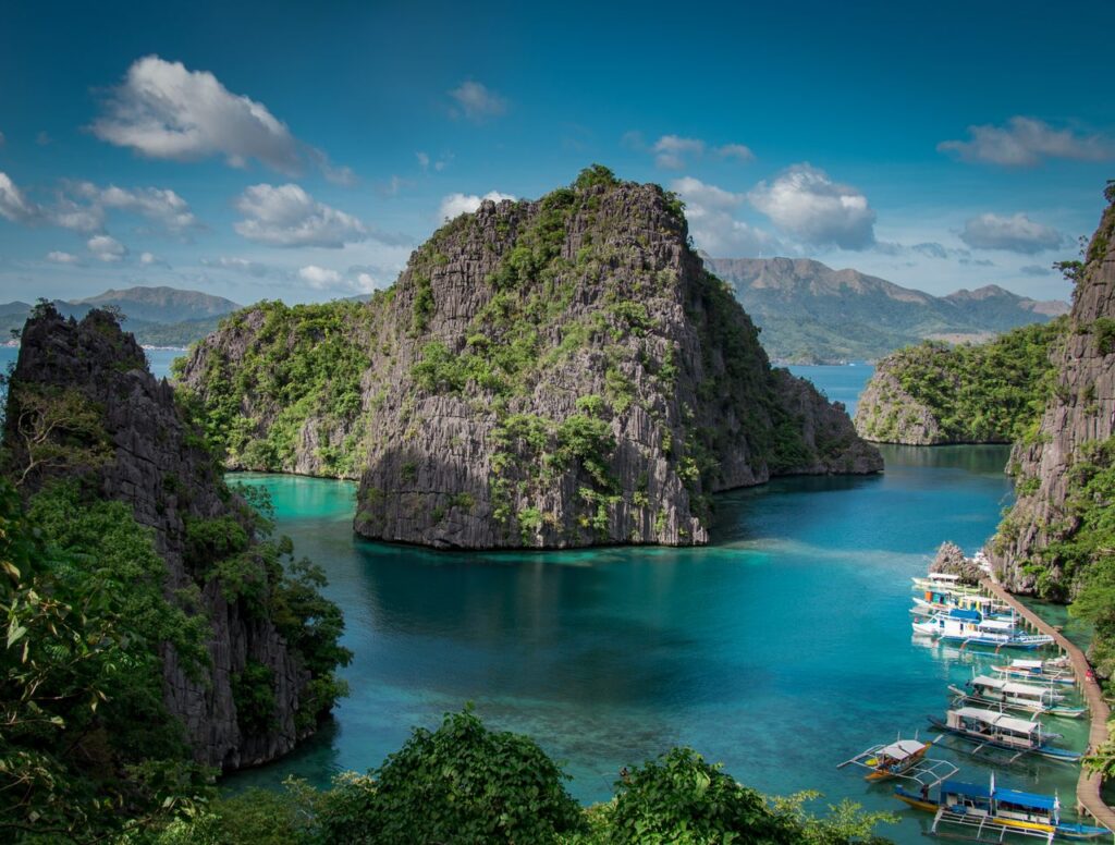 Isola Di Palawan Filippine Stunning view of Coron Island's turquoise waters with rock formations and boats.
